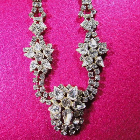 Rhinestone Vintage - Picture 3 of 15